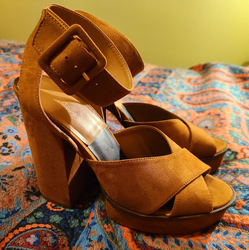 Zara Heeled Platform Shoes 9